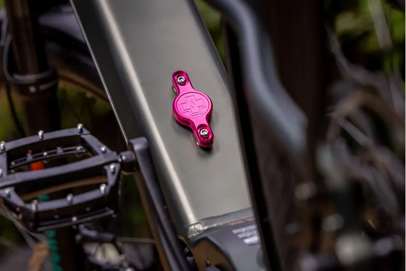 Muc-Off Secure Tag Holder V2 in Silver-1